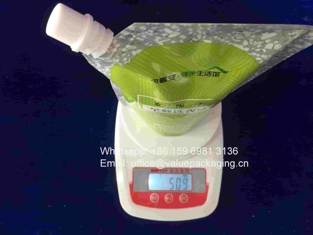 The weight of 500ml household cleaning spout pouch